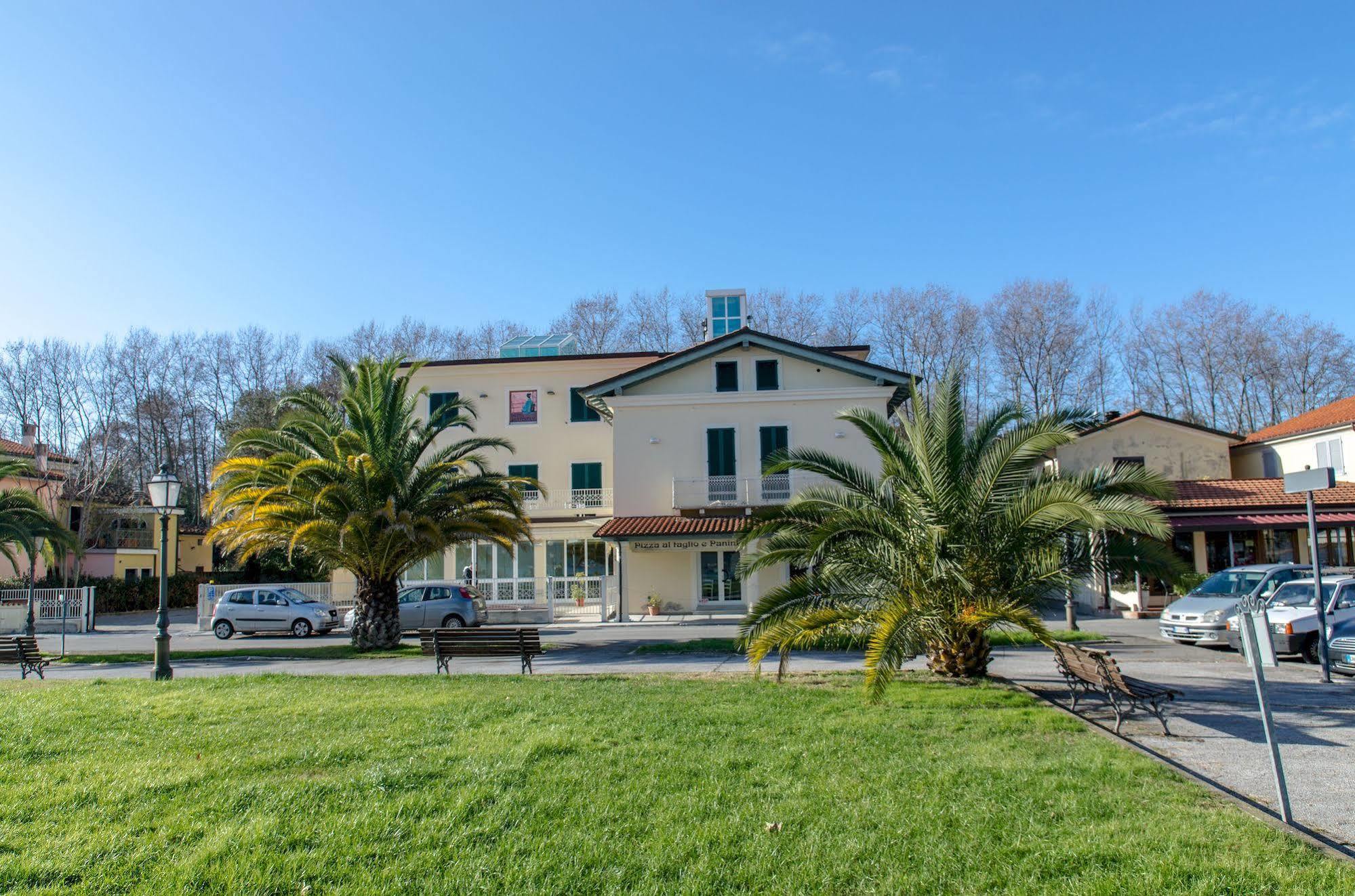 Hotel Butterfly Torre del Lago Puccini Exterior photo